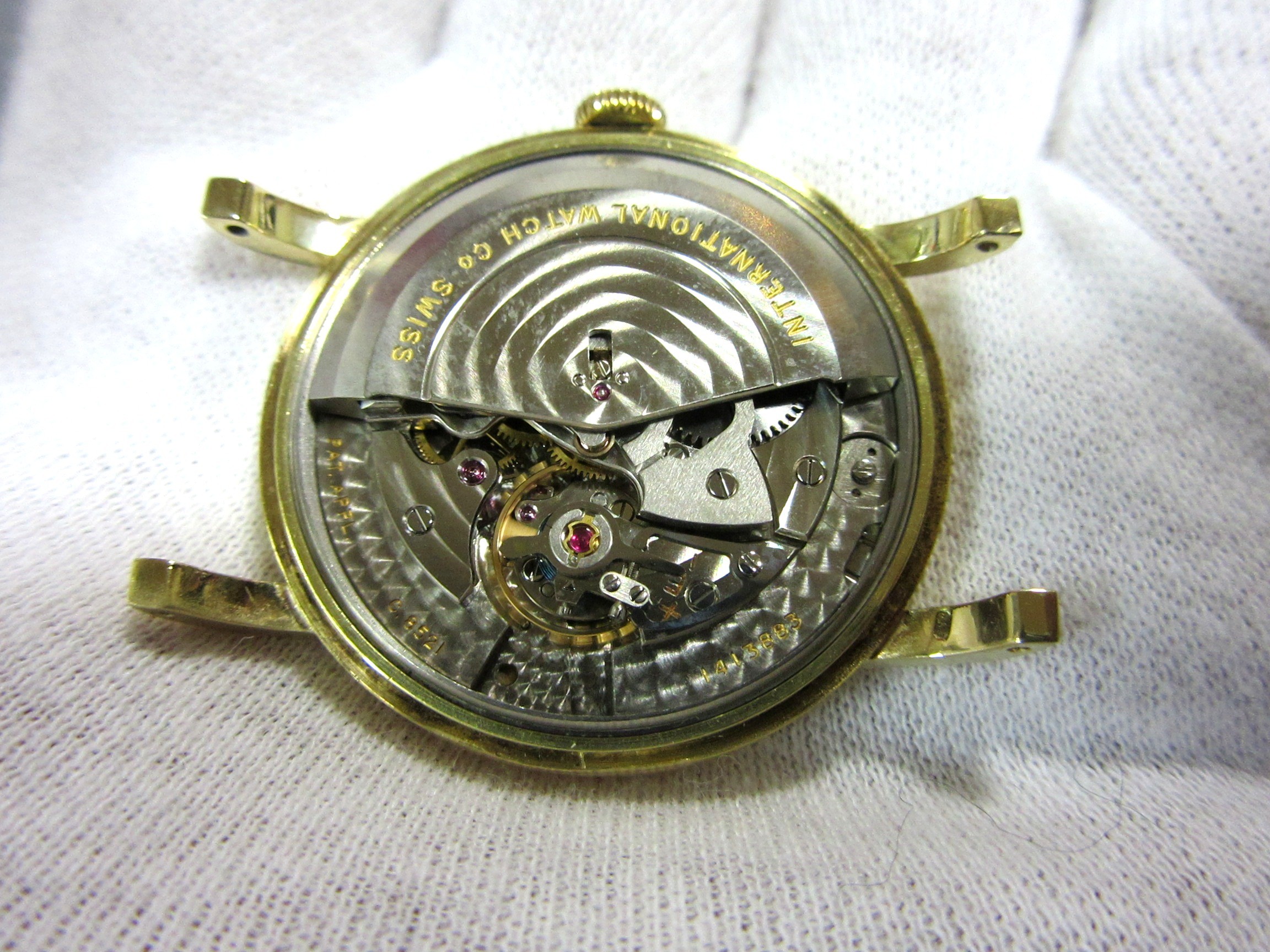 IWC (International Watch Company) K18YG無垢製 ”寄り目 レアムーブCal-8521搭載” ぺラトン式